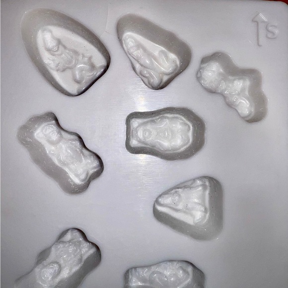 Walt Disney World Official Park Chocolate Mold Multi Character Cast Exclusive - Picture 4 of 8